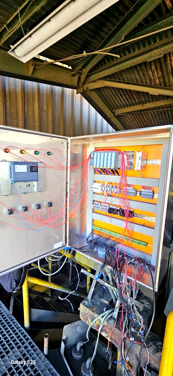 Interior del Gabinete - Cableado PLC